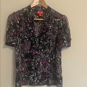 Elle Women's Black Floral Short Sleeve Blouse. Size S